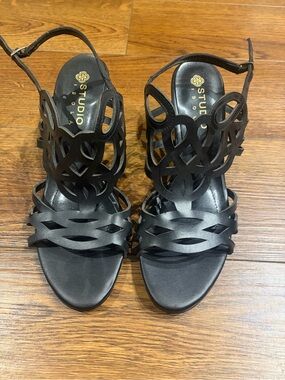 Studio Isola Black Wedges – Size 8.5 🖤👠